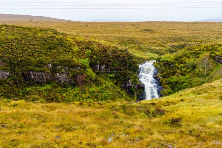 Blick auf die ländliche Landschaft in den Northwest Highlands, Schottland, Großbritannien
