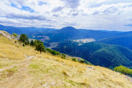 Blick auf die Landschaft der Buynovo-Schlucht vom Adlerauge-Aussichtspunkt in den Rhodopen, Südbulgarien