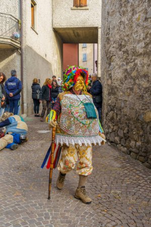 Photo for Schignano, Italy - February 18, 2023: Participant in traditional costume and mask of Mascarun (lucky, rich), part of the traditional carnival of Schignano, Lake Como, Lombardy, Northern Italy - Royalty Free Image