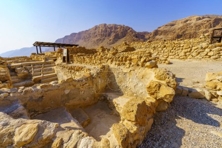 Téléchargez les photos : Qumran, Israël - 18 janvier 2024 : Vue de l'ancien site de Qumran, au nord-ouest de la mer Morte, dans le sud d'Israël - en image libre de droit