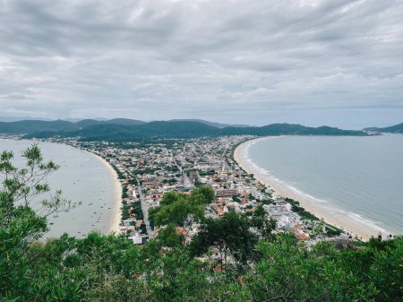 Foto de Hermosa vista de la playa de Canto Grande desde Trilha do Macaco, Florianópolis, Brasil. Foto de alta calidad - Imagen libre de derechos