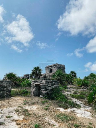Ruinas Mayas en Tulum en la Zona Arqueológica de Tulum en Quintana Roo, México en la Península de Yucatán. Foto de alta calidad