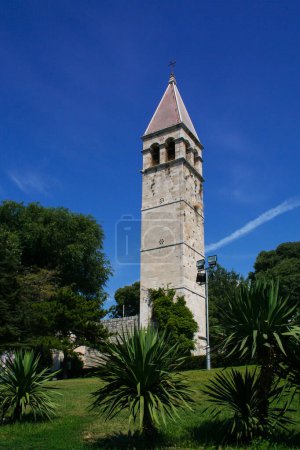 Croacia, vista de la torre en la ciudad, atracción turística