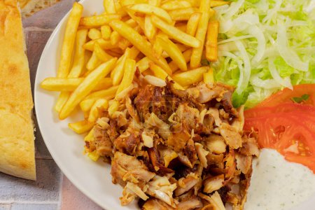 Foto de Plate of kebab and fries close up - Imagen libre de derechos