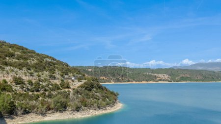 Téléchargez les photos : Vue sur le lac Sainte-Croix (France)) - en image libre de droit