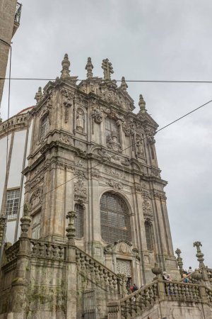 Téléchargez les photos : Façade de l'église des clercs (Porto, Portugal)) - en image libre de droit