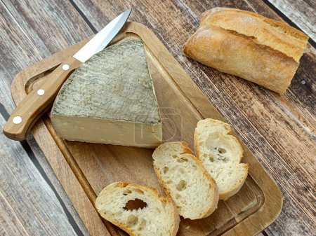 El queso: el tomillo de la Saboya, el primer plano, a la mesa
