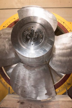 Foto de Turbina kaplan un dispositivo mecánico rotativo para la generación de energía y potencia - Imagen libre de derechos