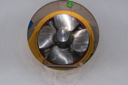 Foto de Turbina kaplan un dispositivo mecánico rotativo para la generación de energía y potencia - Imagen libre de derechos