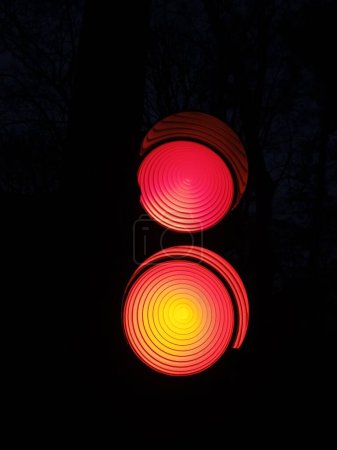 Foto de Semáforo rojo en la calle, símbolo de parada - Imagen libre de derechos