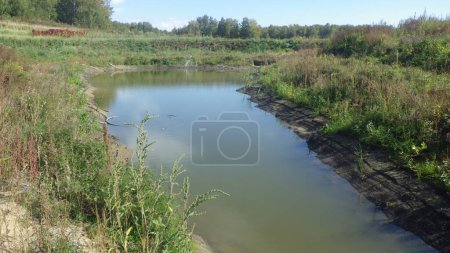 Téléchargez les photos : Construction d'étang pour l'aménagement paysager - en image libre de droit