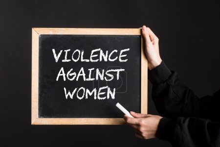 Téléchargez les photos : Violence à l'égard des femmes ou violence sexiste, abus de pouvoir - en image libre de droit