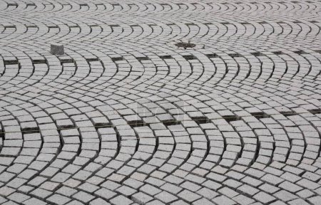 Foto de Pavimentación de piedra en la construcción de carreteras, red pública de carreteras para la movilidad - Imagen libre de derechos