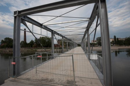 Eisenbrücke im Fachwerkbau für Verkehrs- und Transportzwecke