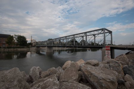 Eisenbrücke im Fachwerkbau für Verkehrs- und Transportzwecke