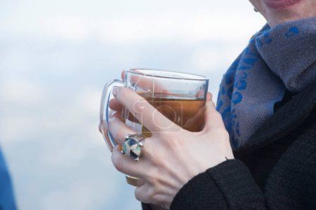 Téléchargez les photos : Thé consommation et culture du thé, boisson à base de feuilles séchées ou fraîches - en image libre de droit