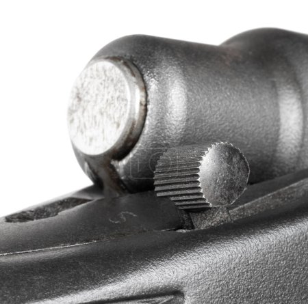 Foto de Seguridad en un rifle de cerrojo accionado sobre fondo blanco - Imagen libre de derechos