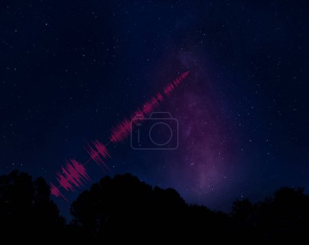 Foto de Signal from deep space that appears to be coming from the top of the Milky Way - Imagen libre de derechos