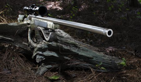 Gewehr, das Schwarzpulver zur Jagd mit montiertem Zielfernrohr verwendet