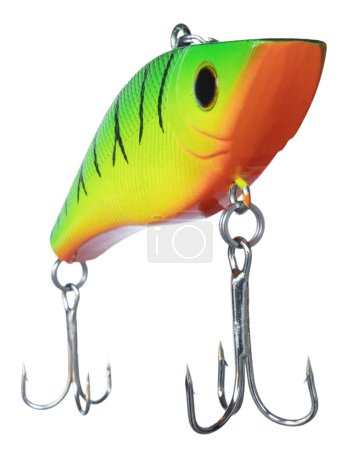 Appât vert, jaune et orange conçu pour la pêche à l'achigan à grande bouche avec deux crochets aigus venant à la caméra d'un angle.