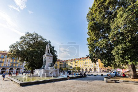 Photo for Nice and its charms at the height of summer in scorching heat. Nice et ses charmes en plein coeur de l'ete sous une chaleur caniculaire. - Royalty Free Image
