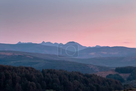 Photo for Sunset view of the north side of the Sierra de Gredos from Hoyos del Espino, Avila, Spain. Silhouette of the peaks of the formation of the circus of Gredos, the Almanzor peak stands out for its height. - Royalty Free Image