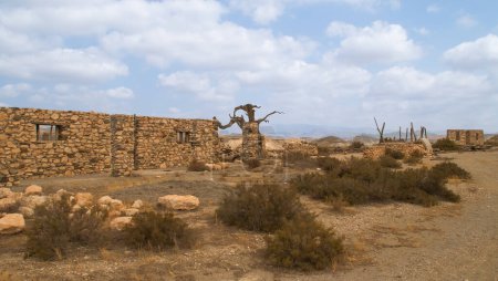 Darstellung einer Stadt aus dem alten Wilden Westen der USA. Verlassenes Filmstudio in der Wüste von Tabernas, Almeria, Spanien.
