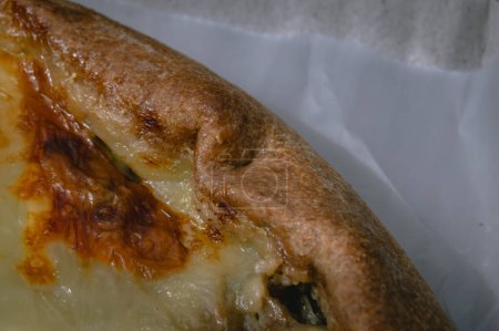 Foto de Fotografía de pizza con queso derramado o tarta de queso con - Imagen libre de derechos