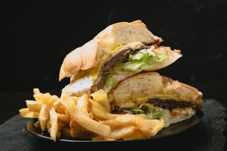 Téléchargez les photos : Savoureux Cordoba Delight : Sandwichs Lomito salés - en image libre de droit