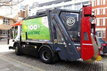 Téléchargez les photos : City of London Corporation véhicule de collecte des ordures entièrement électrique en partenariat avec Veolia - en image libre de droit