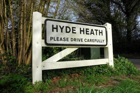 Señal de entrada de pueblo para Hyde Heath en Buckinghamshire, Inglaterra, Reino Unido