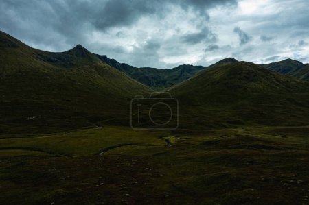 Téléchargez les photos : Survoler le col de montagne, Écosse - Royaume-Uni - en image libre de droit