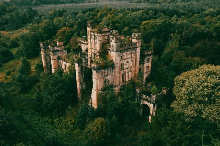 Téléchargez les photos : Lennox Castle est un château abandonné de Lennoxtown, dans le Dunbartonshire oriental, en Écosse. - en image libre de droit