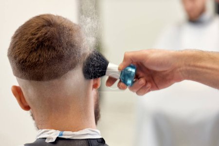 Téléchargez les photos : Barber holding brush for talco in barber shop. close-up - en image libre de droit