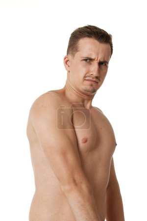 Foto de Joven mostrando su bíceps sobre fondo blanco - Imagen libre de derechos