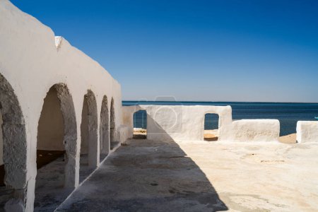 Mezquita histórica en la isla de Djerba- Sidi Yati - sur de Túnez