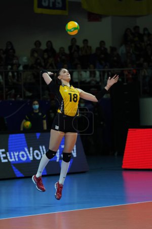 Photo for ISTANBUL, TURKEY - APRIL 06, 2022: Zehra Gunes serves during Fenerbahce Opet vs Vakifbank CEV Champions League Volley Semi Final match in Vakifbank Sport Hall - Royalty Free Image