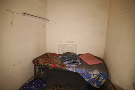 Téléchargez les photos : ISTANBUL, TURKEY - JANUARY 06, 2022: Abandoned room in forsaken brothel in Zurefa Street where brothel district of Istanbul and closed in 2019 - en image libre de droit