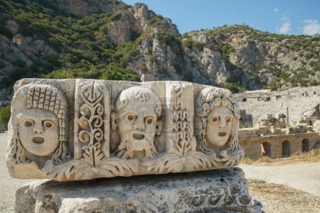 Téléchargez les photos : Visages en pierre à Myra Ancienne ville à Demre, Antalya, Turkiye - en image libre de droit