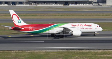 Photo for ISTANBUL, TURKIYE - SEPTEMBER 17, 2022: Royal Air Maroc Boeing 787-9 (64625) landing to Istanbul International Airport - Royalty Free Image