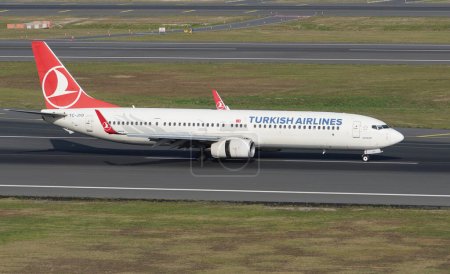 Photo for ISTANBUL, TURKIYE - SEPTEMBER 17, 2022: Turkish Airlines Boeing 737-9F2ER (40978) landing to Istanbul International Airport - Royalty Free Image