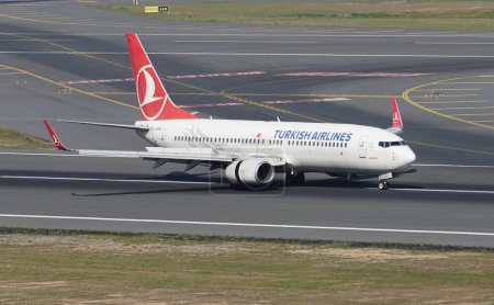 Photo for ISTANBUL, TURKIYE - SEPTEMBER 17, 2022: Turkish Airlines Boeing 737-8F2 (40980) landing to Istanbul International Airport - Royalty Free Image