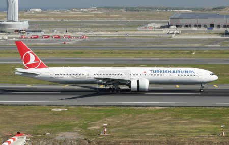Photo for ISTANBUL, TURKIYE - OCTOBER 01, 2022: Turkish Airlines Boeing 777-3F2ER (44117) landing to Istanbul International Airport - Royalty Free Image