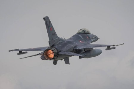 Téléchargez les photos : KONYA (TURQUIE) - LE 09 MAI 2023 : Décollage du Lockheed Martin F-16C de l'armée de l'air turque du Falcon de combat (HC-55) depuis l'aéroport de Konya pendant l'exercice Anatolian Eagle Air Force - en image libre de droit