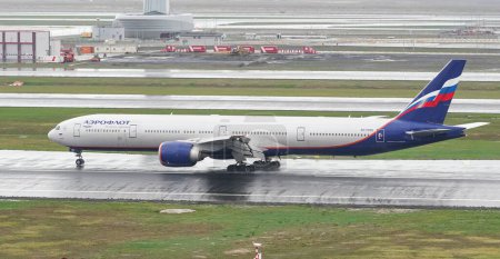 Photo for ISTANBUL, TURKIYE - OCTOBER 15, 2022: Aeroflot Airlines Boeing 777-3M0ER (41685) landing to Istanbul International Airport - Royalty Free Image