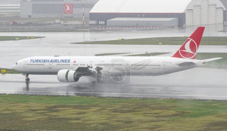 Photo for ISTANBUL, TURKIYE - OCTOBER 15, 2022: Turkish Airlines Boeing 777-3F2ER (44126) landing to Istanbul International Airport - Royalty Free Image