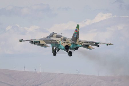 Téléchargez les photos : KONYA, TURQUIE - 09 MAI 2023 : Décollage de l'avion Sukhoi Su-25BM Frogfoot (255081106) de l'aéroport de Konya lors de l'exercice Anatolian Eagle Air Force - en image libre de droit