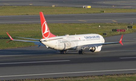 Photo for ISTANBUL, TURKIYE - NOVEMBER 05, 2022: Turkish Airlines Boeing 737-9MAX (60065) landing to Istanbul International Airport - Royalty Free Image