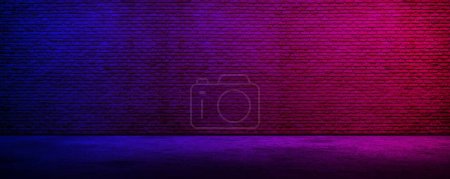 Foto de Dark brick wall texture with purple and blue neon lights, 3d rendering, product mockup, retrowave style studio background template - Imagen libre de derechos
