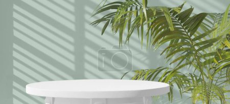 Illustration 3D d'une table ronde blanche vide. Fond mural vert, stores volets ombre, palmier. Modèle de stand d'affichage de produit.